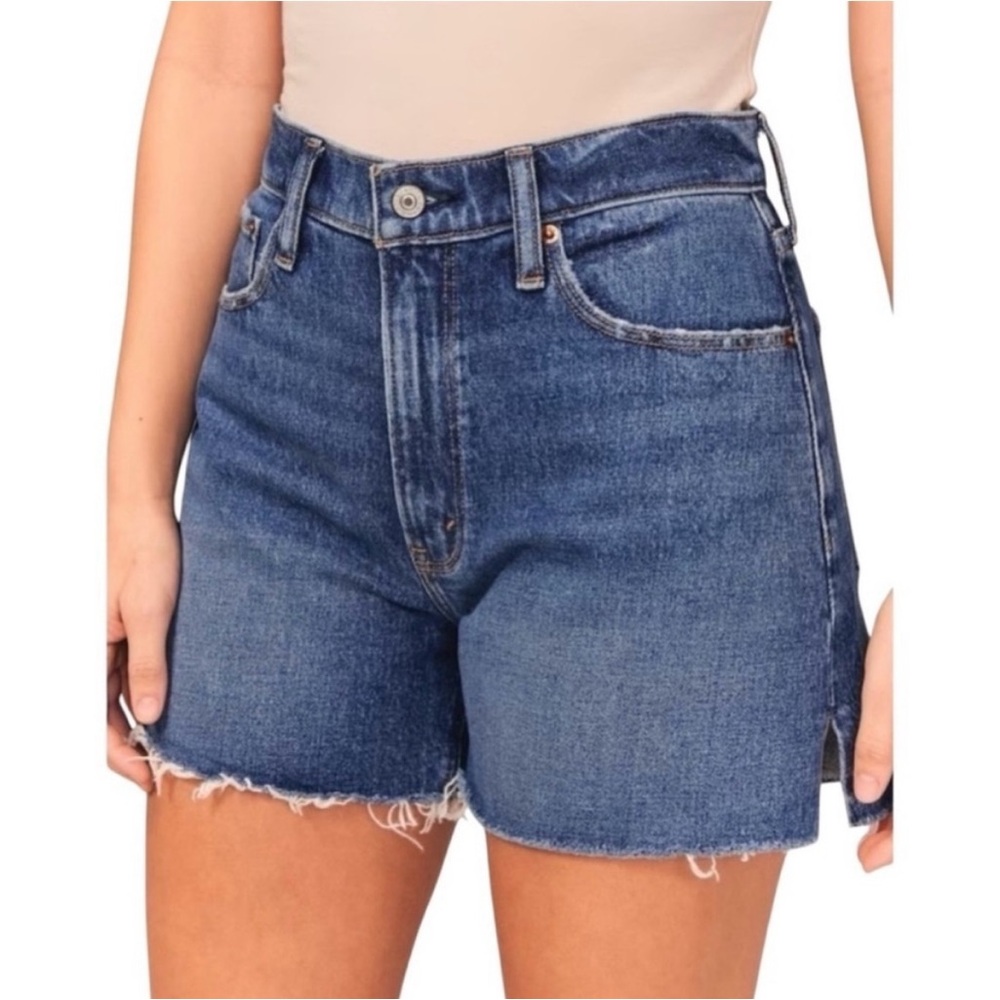 Abercrombie & Fitch The 4” Mom Short High Rise Size 12 / 31 Curve Love
